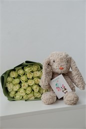 Набор Розы Кения белые (25шт) + Зайка бежевый 25см с открыткой 9876534568